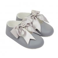 B060: Baby Girls Bow & Diamante Soft Soled Shoe- Grey (Shoe Sizes: 0-3)